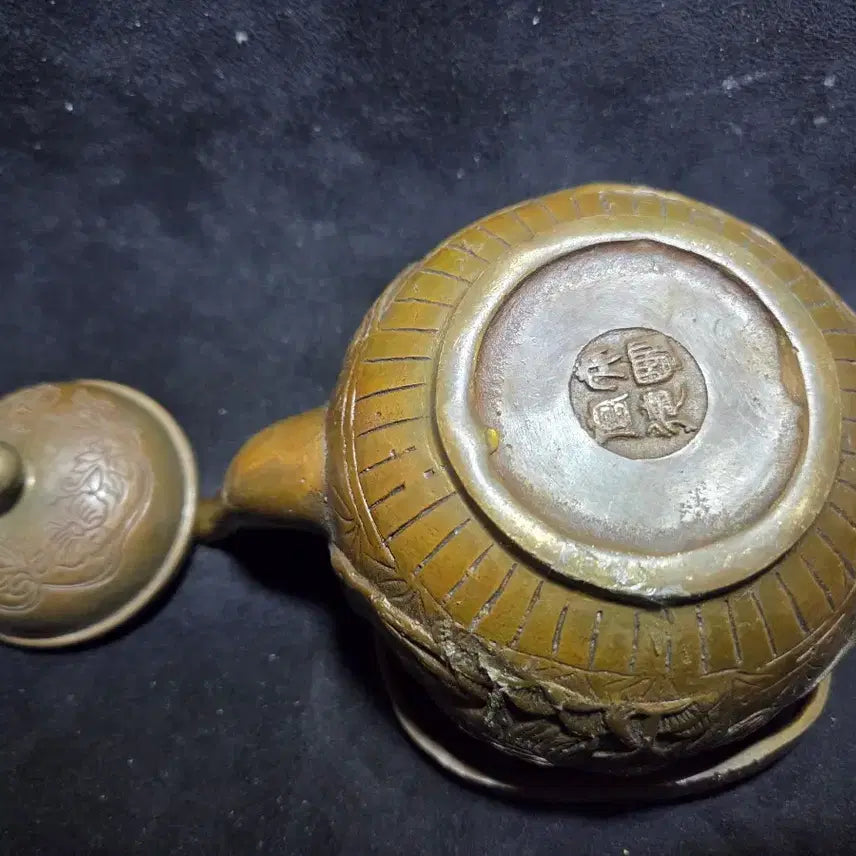 [BUNJANG] Antique Copper Teapot with Engraved Patterns / 동 으로 제작된 주전자  (무료배송)