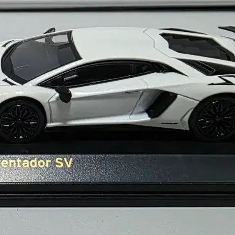 [BUNJANG] 1:64 Scale CarNail Lamborghini Aventador SV Diecast Model / 1/64 다이캐스트 카넬 람보르기니 아벤타도르 SV