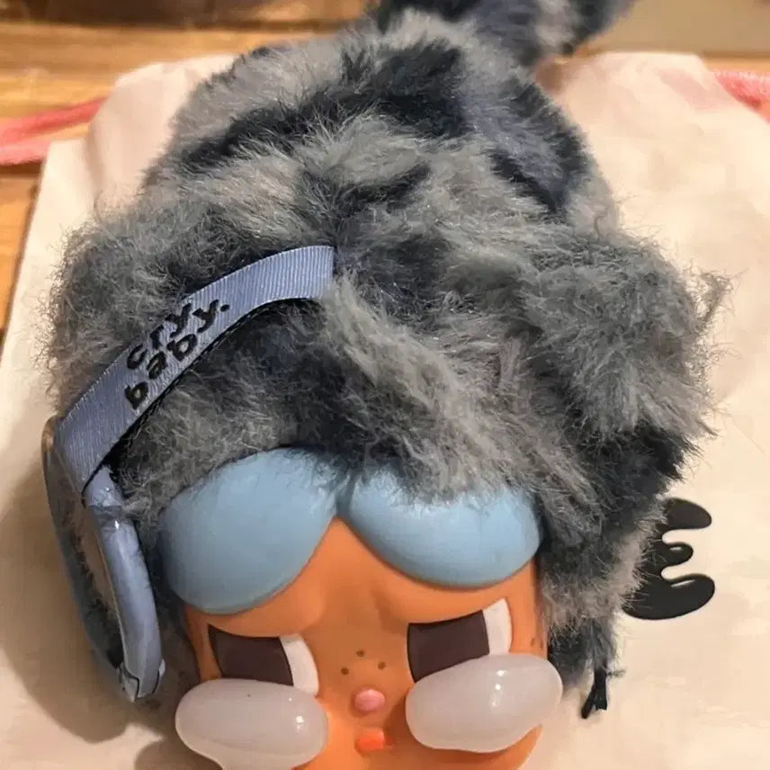 [BUNJANG] Pop Mart Crybaby Leopard Cat Denim / [팝마트] 크라잉베이비 표범냥이 데님