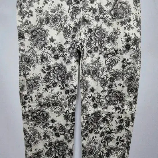 [BUNJANG] Oilily White &amp; Black Flower Pattern Slacks / 오일릴리(정품) 화이트&amp;블랙 플라워 패턴 슬랙스 30