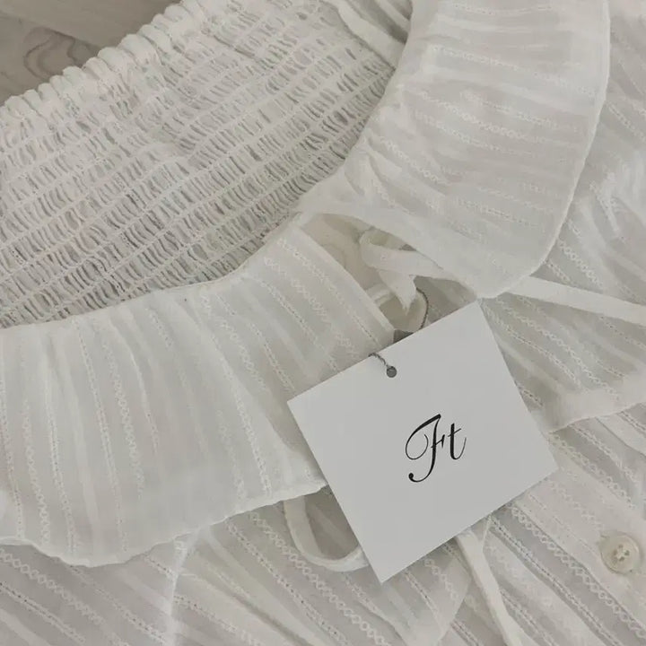 [SOLD OUT] (실사첨부) 플랜트샵 Glowy bl 블라우스 택0 (민주마켓)