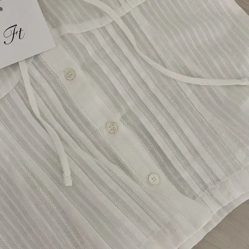 [SOLD OUT] (실사첨부) 플랜트샵 Glowy bl 블라우스 택0 (민주마켓)
