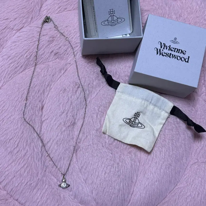 [BUNJANG] Vivienne Westwood Reina Pendant Silver Necklace / 비비안웨스트우드 레이나 펜던트 실버 목걸이