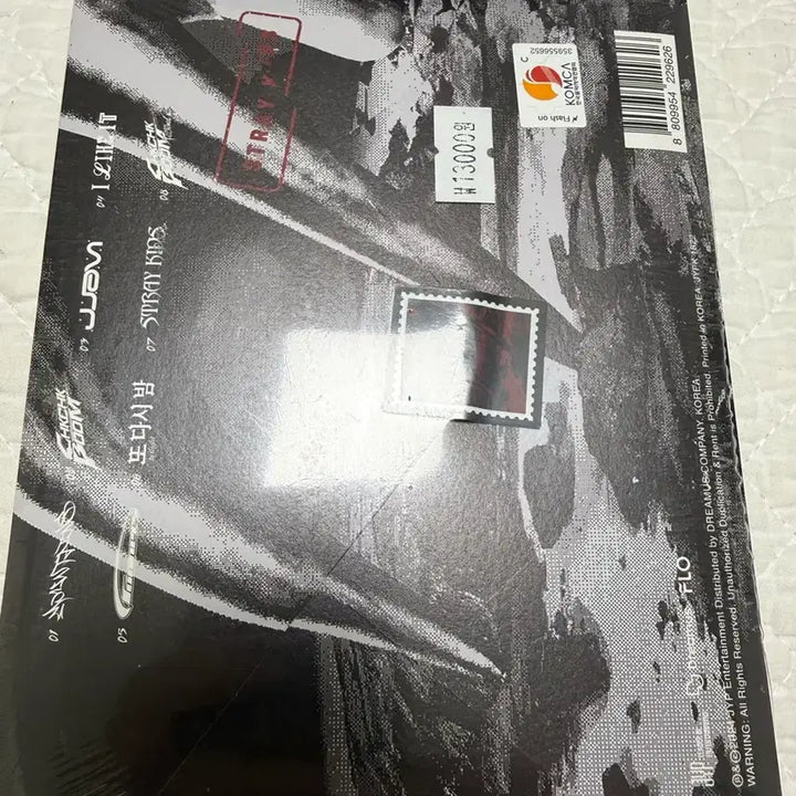 [BUNJANG] Stray Kids Poster/Photobook Set (Sealed) / 스키즈 희귀템(비닐미개봉)