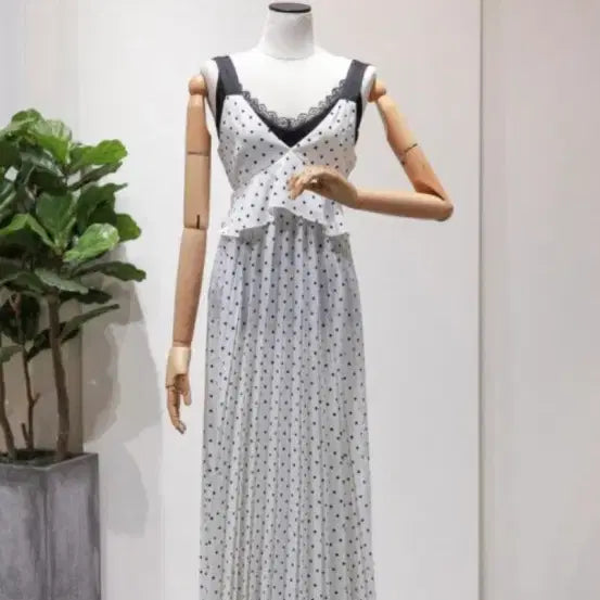 [BUNJANG] It Michaa Dot Pleated Long Dress / 잇미샤 도트 플리츠 롱원피스