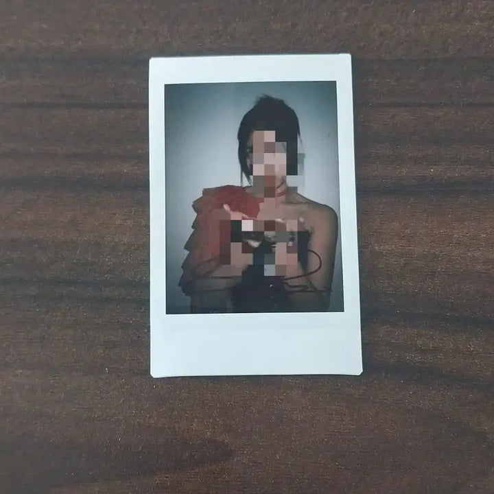 [BUNJANG] LUMINOUS Hyun Jin Signed Polaroid / 루셈블 현진 싸인 폴라로이드