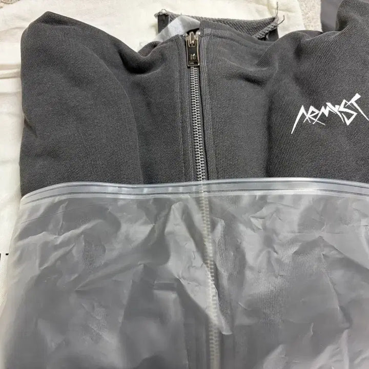 [BUNJANG] BTS Jungkook ARMYST Charcoal XL Hoodie Zip-up / 급전!! (by BTS) 방탄 정국 차콜 XL 아미스트 후드 집업 판매