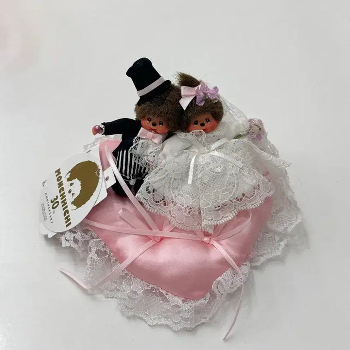 [BUNJANG] 30th Anniversary Classic Mini Wedding Monchhichi with Heart Cushion / 30주년 고전 미니 웨딩 몬치치 하트쿠션 새상품