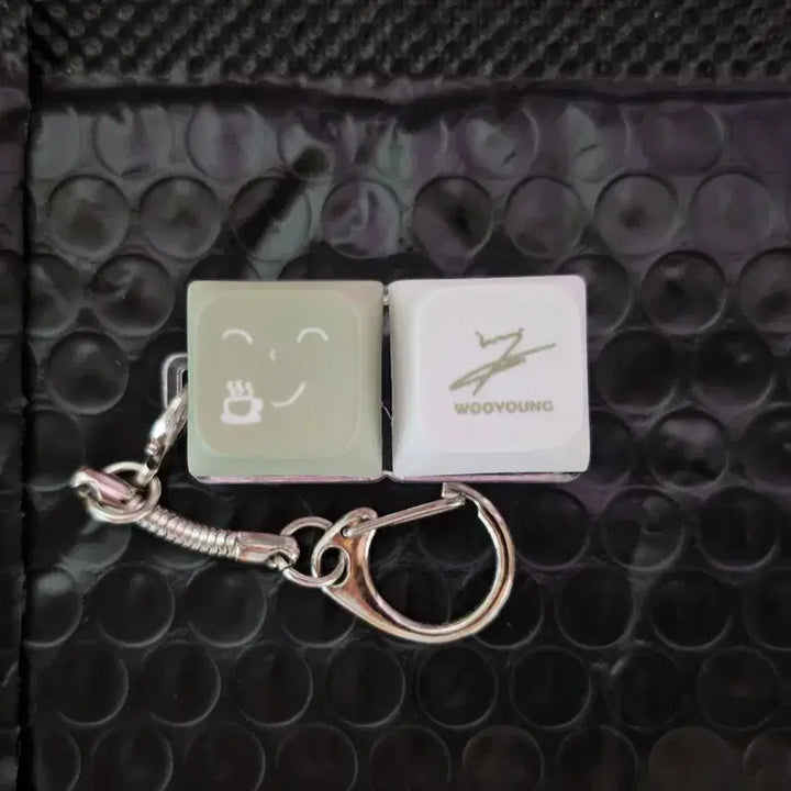 [BUNJANG] ATEEZ BR MUD Wooyoung Keycap Keyring / 에이티즈 비알머드 우영 키캡 키링