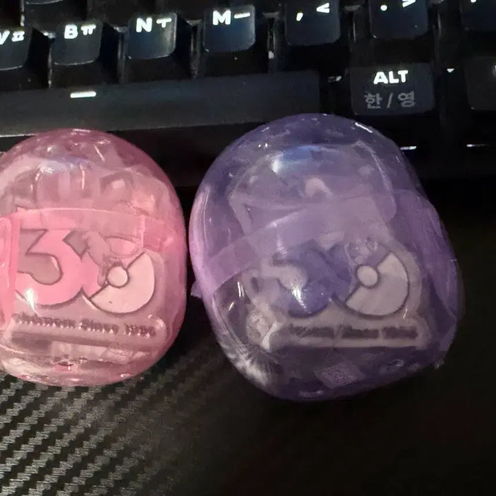 [BUNJANG] Pokemon 30th Anniversary Metal Charm Mascot Mew &amp; Mewtwo Set / 포켓몬 30주년 가챠 메탈참 마스코트 뮤 뮤츠세트