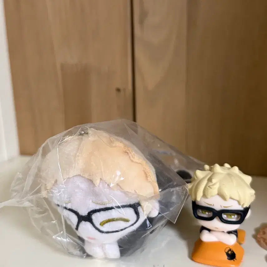 [BUNJANG] Haikyuu!! Tsukishima Kei Plush, Hug Character, Onemutan Acrylic Keychain, Can Badge Bundle Set / 하이큐 츠키시마 케이 누이 허그캬라 오네무탄 아크릴키링 캔뱃지 일괄