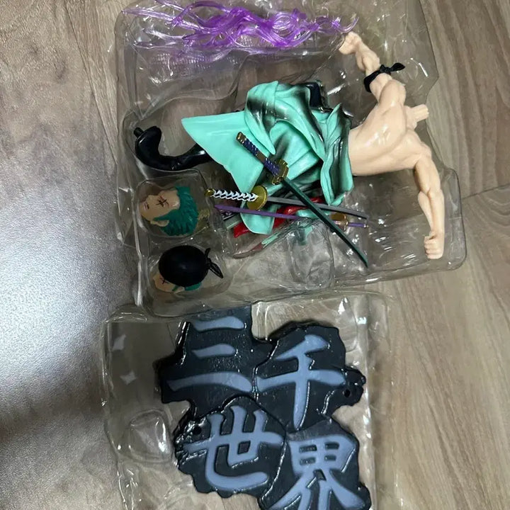 [SOLD OUT] 원피스 조로 피규어 / ( 근데 좀 밤티임 )