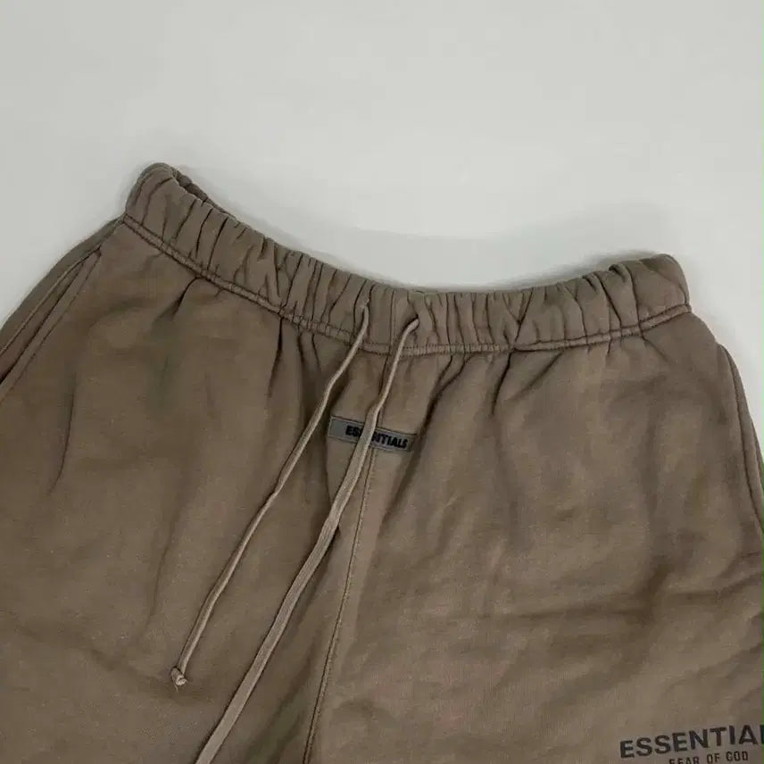 [BUNJANG] Fear of God Essentials Fleece Logo Shorts Beige XL / [XL] 피어오브갓 에센셜 플리스 쇼츠 하프 팬츠 반바지