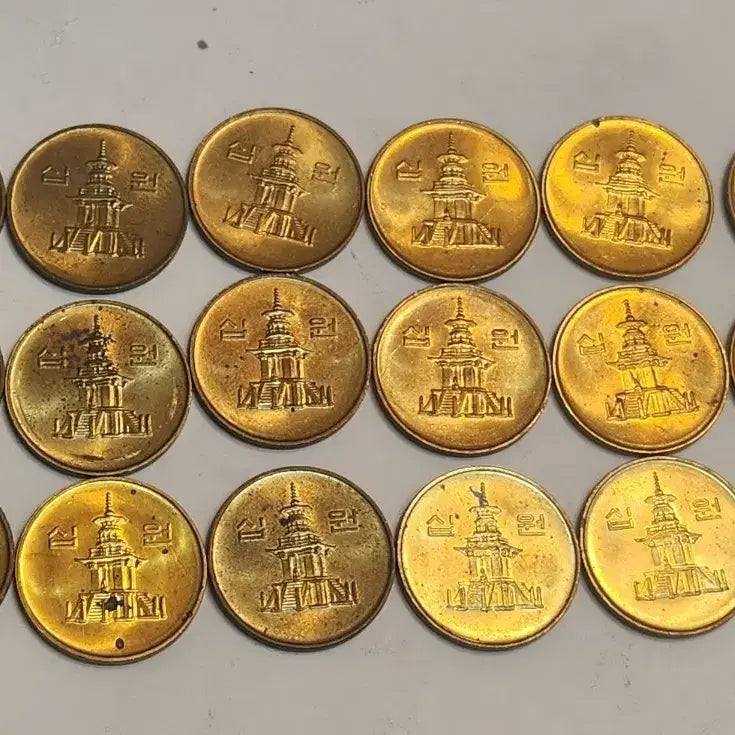 [BUNJANG] 10 Won Coin Collection Bundle (1999-2004) / 십원 동전 모음 (1999년~2004년) 18개 일괄