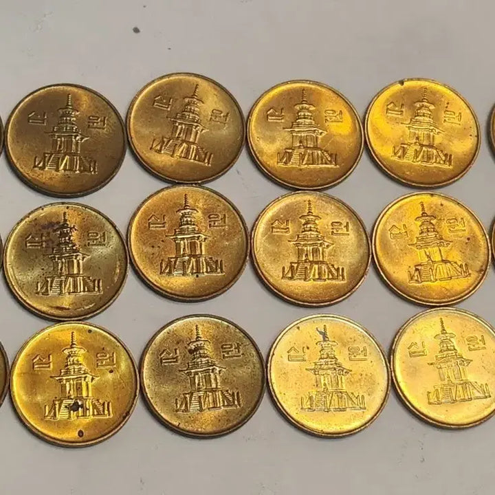[BUNJANG] 10 Won Coin Collection Bundle (1999-2004) / 십원 동전 모음 (1999년~2004년) 18개 일괄