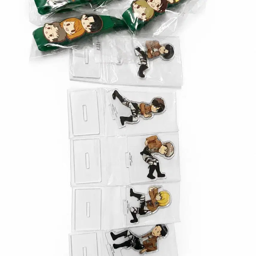 [BUNJANG] Attack on Titan Acrylic Stand &amp; Strap Set / 진격의 거인 아크릴 스탠드 스트랩 세트