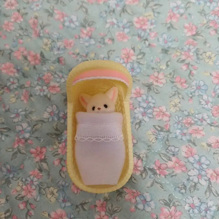 [BUNJANG] Sylvanian Families Baby Cradle &amp; Newborn Fennec Fox Set / 실바니안 아기요람&amp;신생아 사막 여우