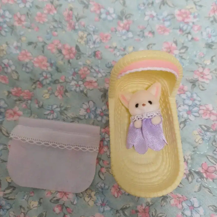 [BUNJANG] Sylvanian Families Baby Cradle &amp; Newborn Fennec Fox Set / 실바니안 아기요람&amp;신생아 사막 여우