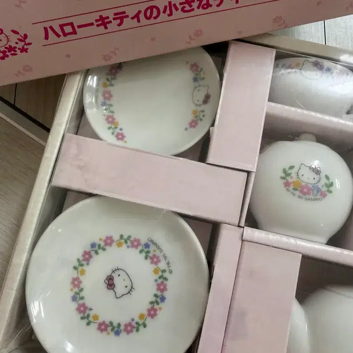 [BUNJANG] Vintage Kitty Dinnerware Set / 새상품 고전 키티 식기 세트