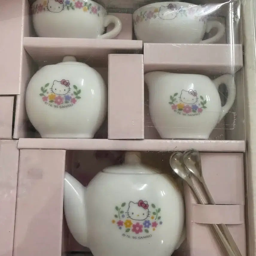 [BUNJANG] Vintage Kitty Dinnerware Set / 새상품 고전 키티 식기 세트