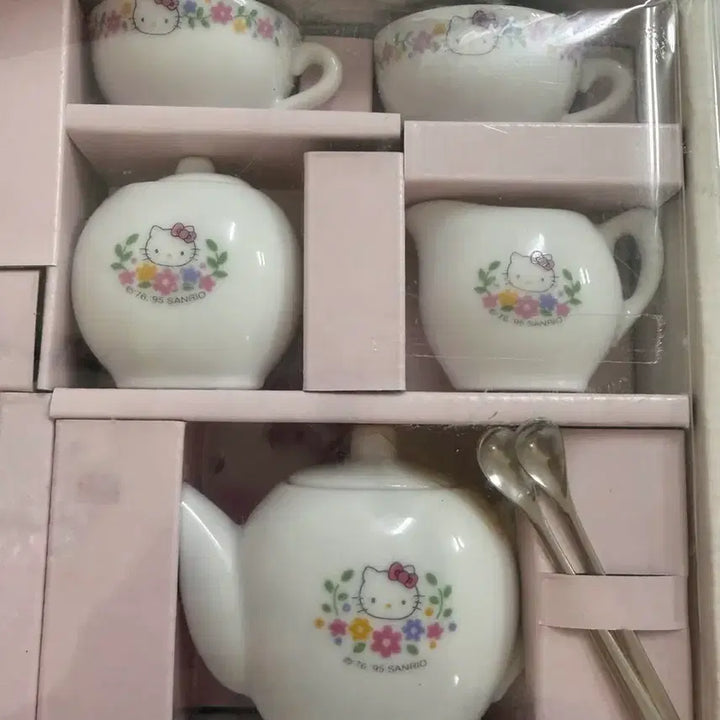 [BUNJANG] Vintage Kitty Dinnerware Set / 새상품 고전 키티 식기 세트