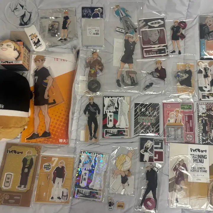 [BUNJANG] Haikyuu!! Atsumu Miya Acrylic Stands, Towels, and More Merchandise Bundle / 탈덕) 하이큐 아츠무 굿즈 대량 처분