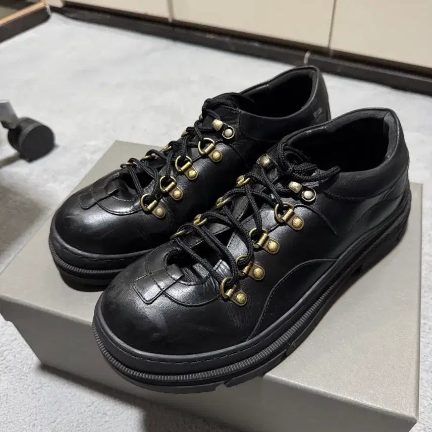 [BUNJANG] Romantic Move Smoke Hiking Shoes Oil Black / 로맨틱무브 스모크 하이킹 슈즈 / 오일 블랙(255-260)