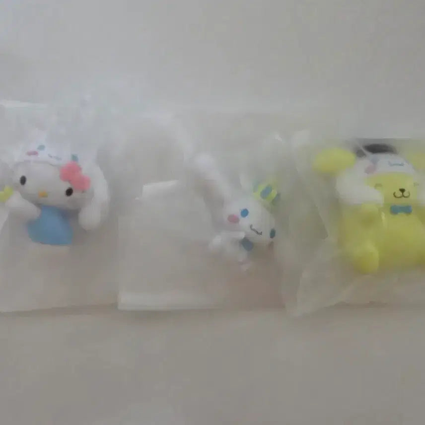 [BUNJANG] Sanrio Cinnamoroll 20th Anniversary Collaboration Gacha Figures / 산리오 캐릭터 가챠 시나모롤 20주년 콜라보 피규어 키티 폼폼푸린 굿즈