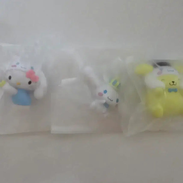 [BUNJANG] Sanrio Cinnamoroll 20th Anniversary Collaboration Gacha Figures / 산리오 캐릭터 가챠 시나모롤 20주년 콜라보 피규어 키티 폼폼푸린 굿즈