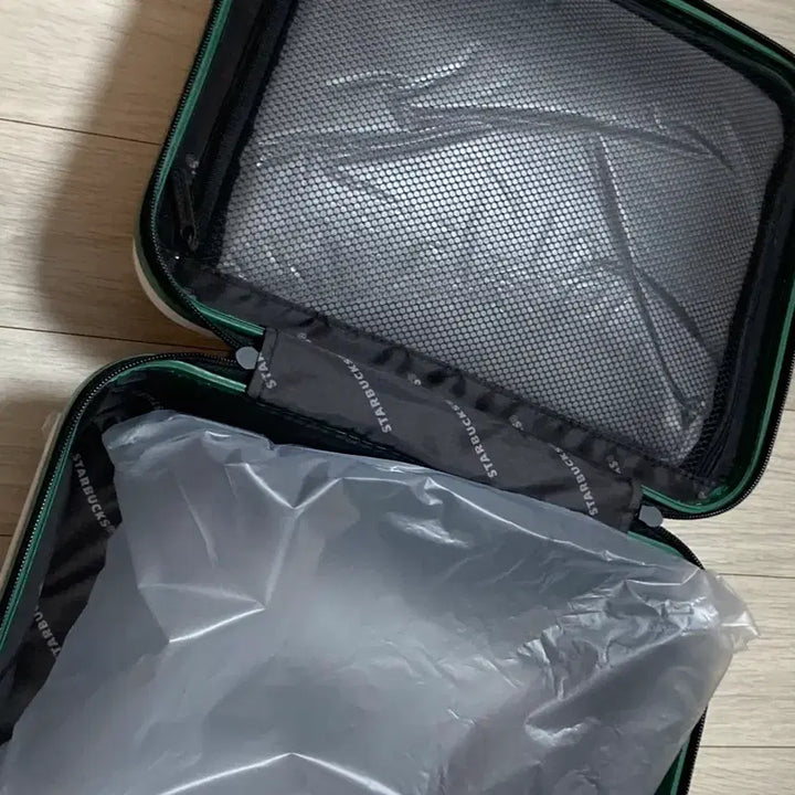 [BUNJANG] Starbucks Ready Bag White with Reusable Tumbler / 스타벅스 레디백 화이트(구매시 리유저블 텀블러 증정)