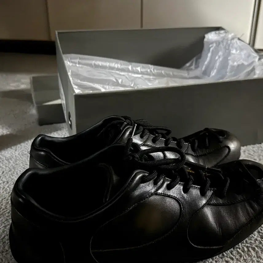 [BUNJANG] Romantic Move x DNSR Collaboration Vintage Sneakers / 로맨틱무브xDNSR 콜라보 빈티지 스니커즈 (260)