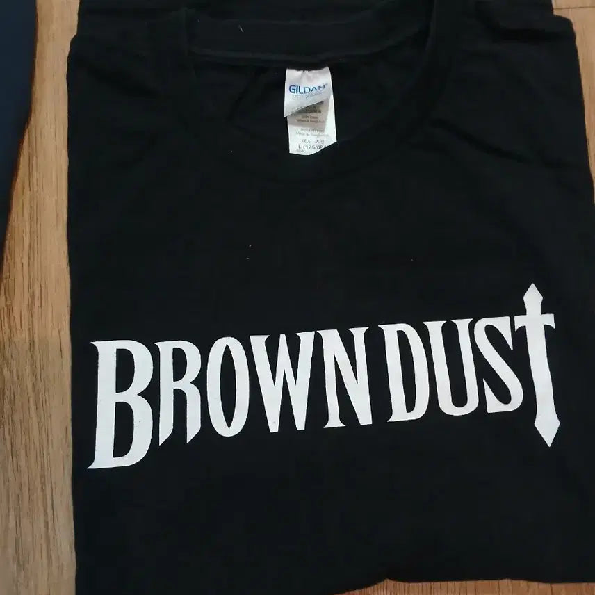 [BUNJANG] GILDAN Brown Dust Logo Short Sleeve T-Shirt Black / L / GILDAN브라운더스트 반팔티 블랙/L
