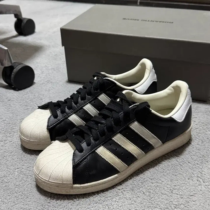 [BUNJANG] Adidas Superstar 82 FI Core Black Shoes / 아디다스 슈퍼스타 82 FI 코어 블랙 (260)