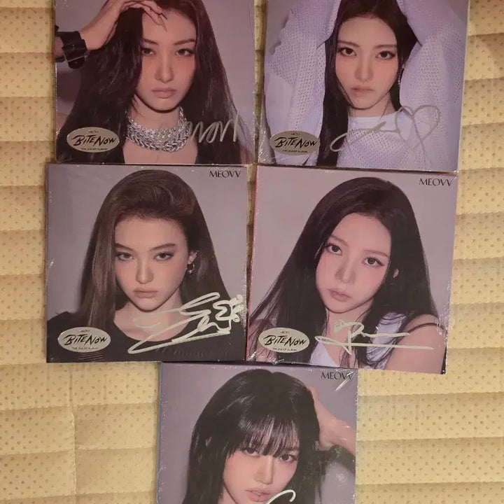 [BUNJANG] MEOVV 5-Piece Set Autographed Album / 5종세트 친필 싸인 MEOVV 미야오