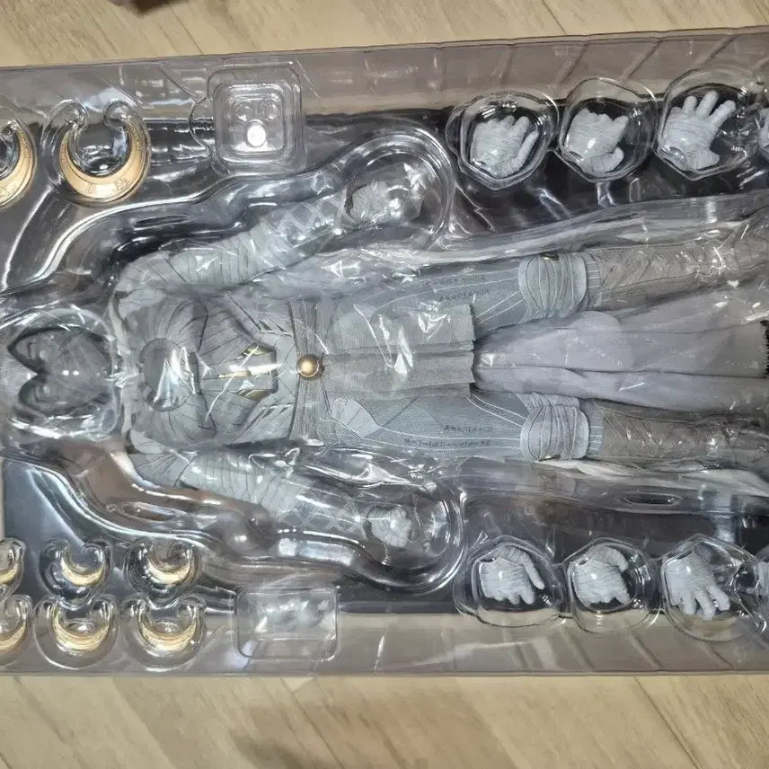 [BUNJANG] Hot Toys Moon Knight Action Figure / 핫토이 문나이트 판매합니다