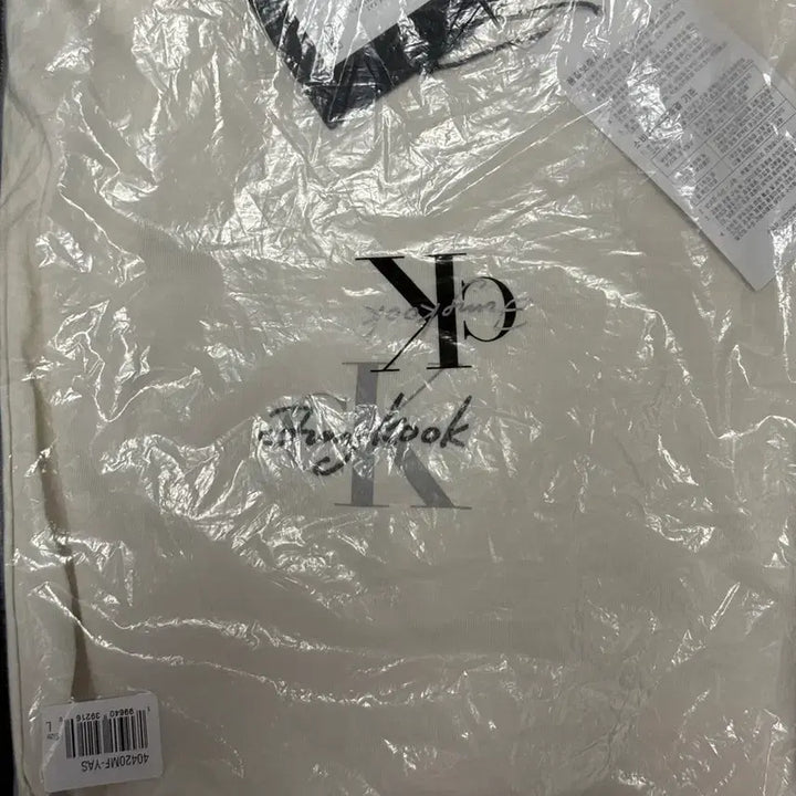 [BUNJANG] Calvin Klein Jungkook Monogram Logo T-Shirt (White, L) / L) Calvin Klein Jungkook 캘빈클라인 정국  반팔티셔츠