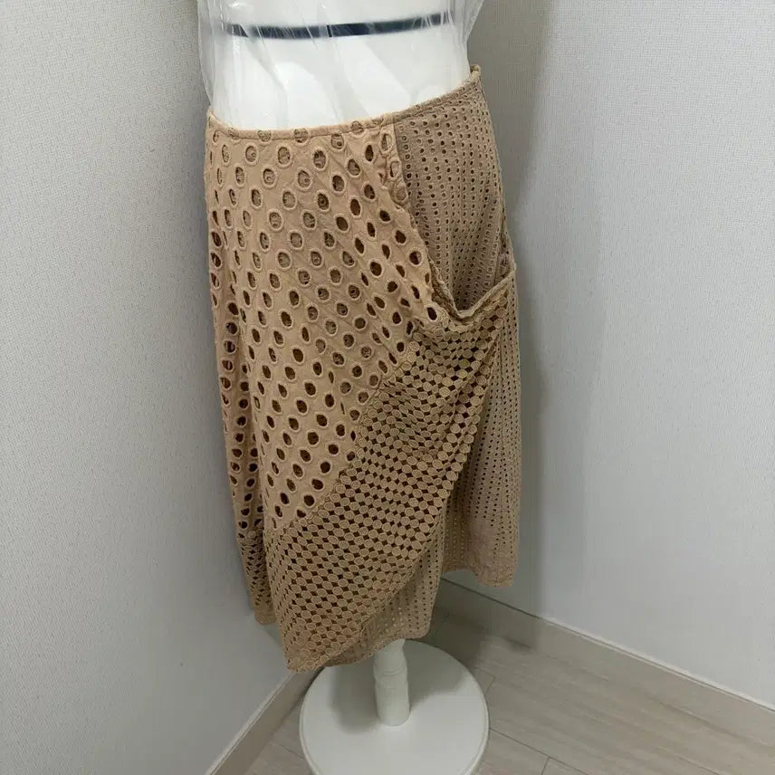 [BUNJANG] Beige Lace Midi Skirt / 베이지색 레이스 허리밴딩 스커트 66