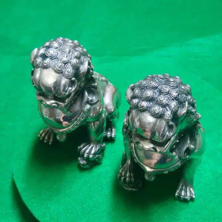 [BUNJANG] Pair of White Copper Haetae (Guardian Lion) Statues, Qianlong Period Mark, Amulet, Wealth and Prosperity / 백동 해태상(풍수 사자상) 암수 한 쌍,건륭년제 낙관,액막이.부귀