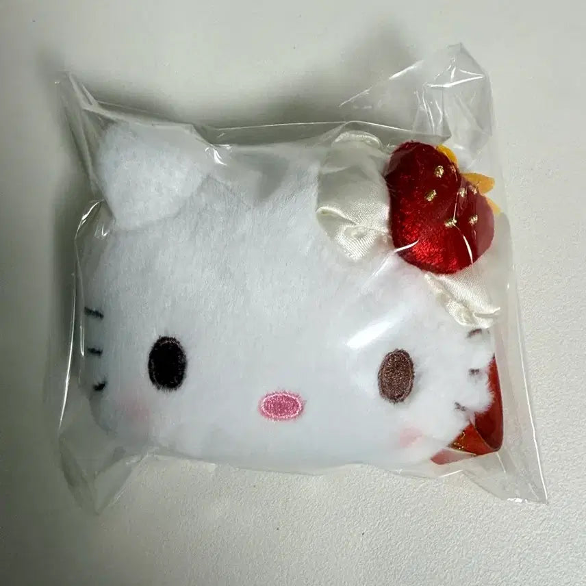 [BUNJANG] Sanrio Hello Kitty Sweet Shortcake Face Pouch Keychain / 산리오 키티 스위트 쇼트케이크 얼굴파우치키링