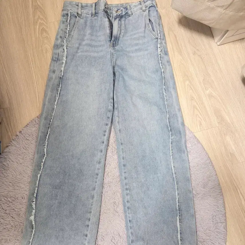 [BUNJANG] XTONZ Authentic Wide Light Wash Denim Jeans (Size 32-34) / 엑스톤즈 정품 와이드 연청 라인 청바지 32-34사이즈