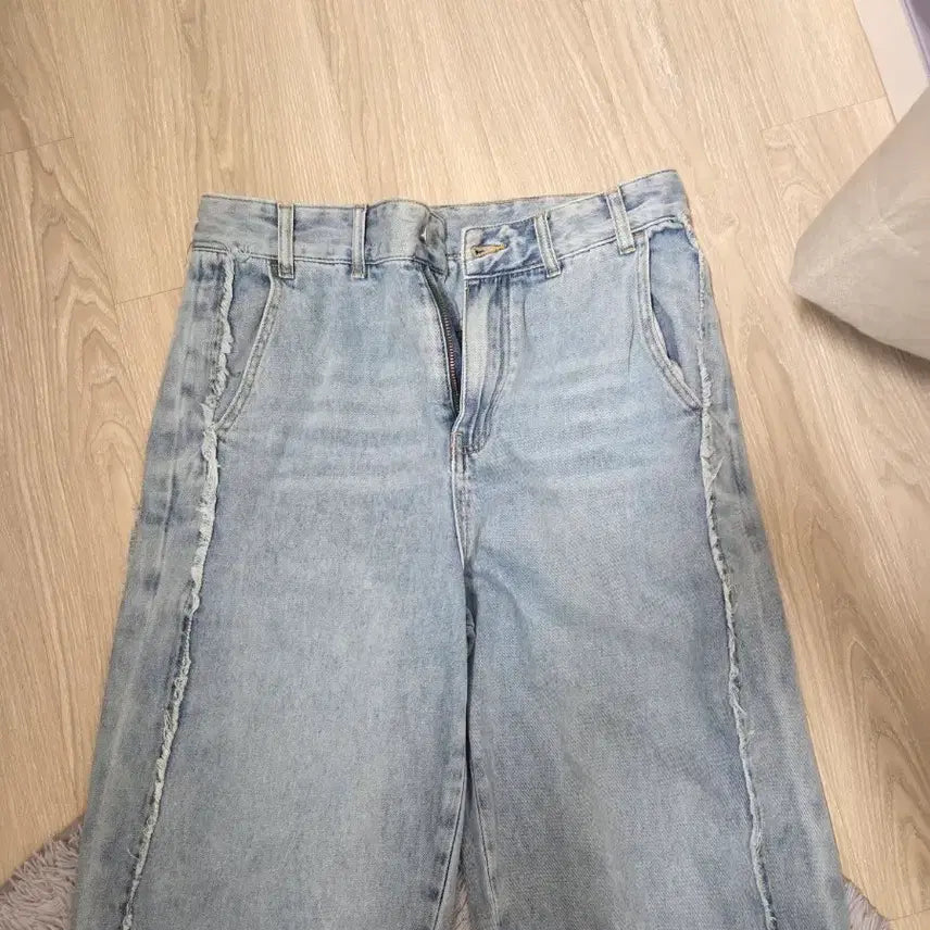 [BUNJANG] XTONZ Authentic Wide Light Wash Denim Jeans (Size 32-34) / 엑스톤즈 정품 와이드 연청 라인 청바지 32-34사이즈