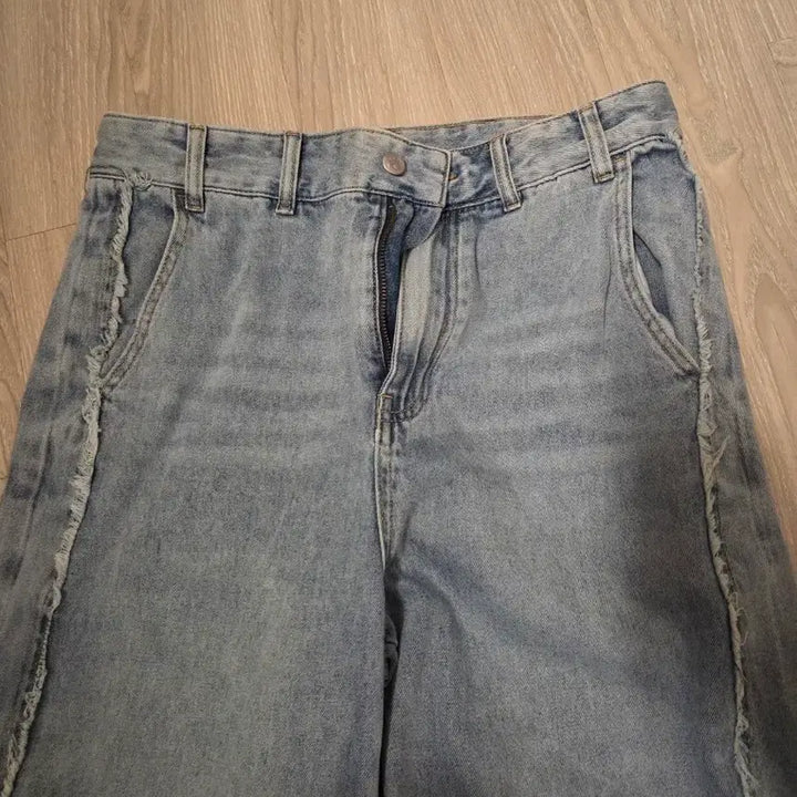 [BUNJANG] XTONZ Authentic Wide Light Wash Denim Jeans (Size 32-34) / 엑스톤즈 정품 와이드 연청 라인 청바지 32-34사이즈