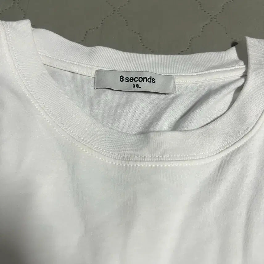 [SOLD OUT] 에잇세컨즈 데피니션 반팔 화이트 XXL 데일리 공용 흰색 프린팅