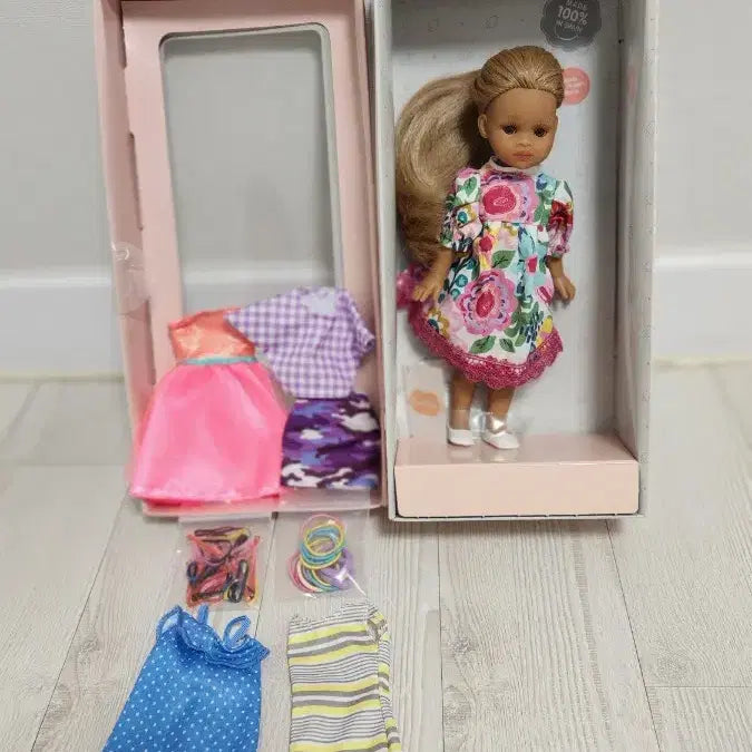 [BUNJANG] Paola Reina Mini Doll with Outfits and Accessories / 미니 파올라레이나