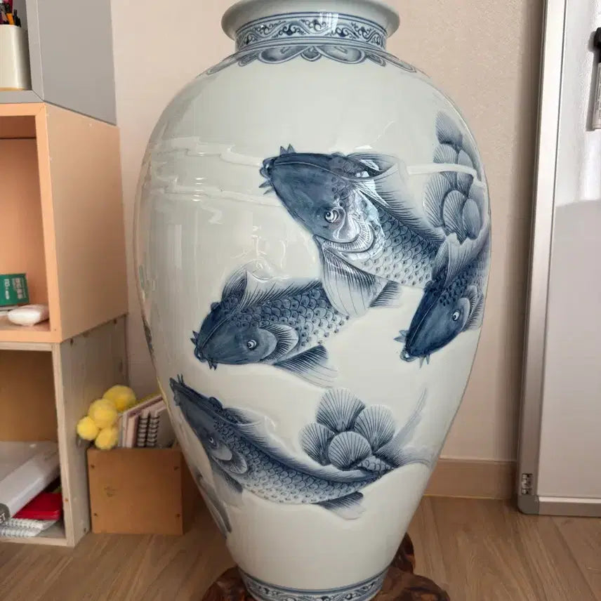 [BUNJANG] Jingdezhen Large Scale Celadon Porcelain Vase with Koi Fish Motif / 중국의 유명 도자기 도시인 &