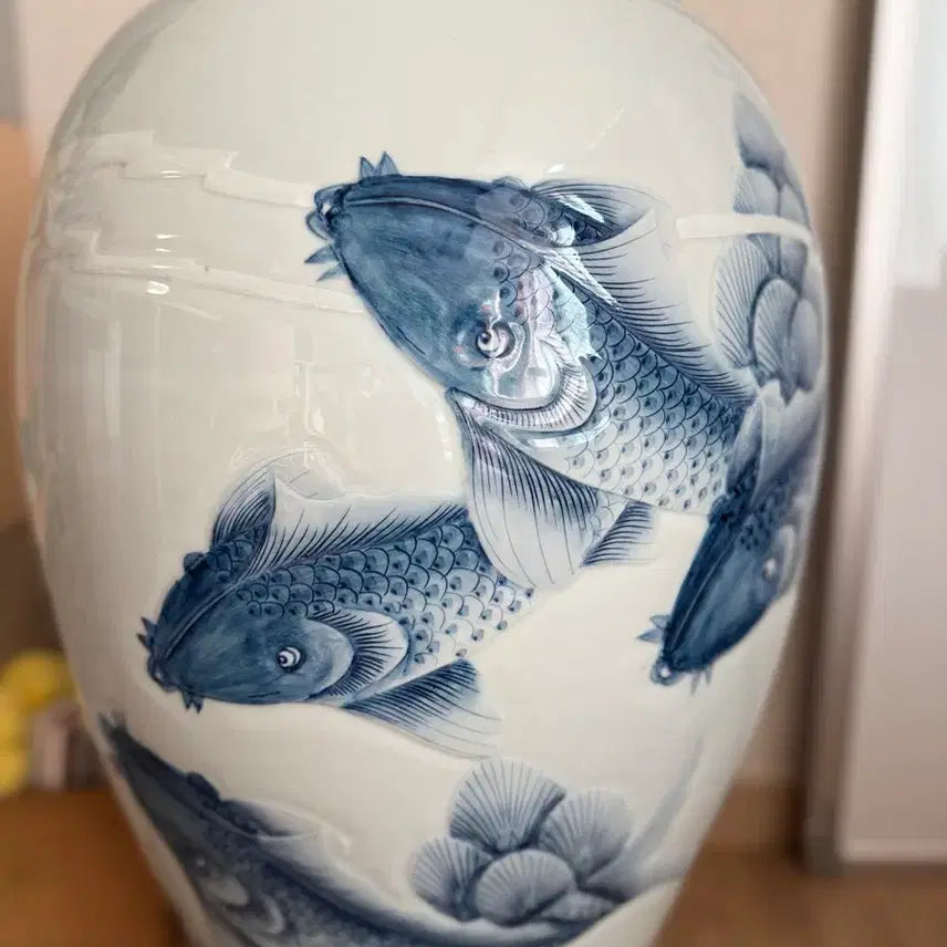[BUNJANG] Jingdezhen Large Scale Celadon Porcelain Vase with Koi Fish Motif / 중국의 유명 도자기 도시인 &