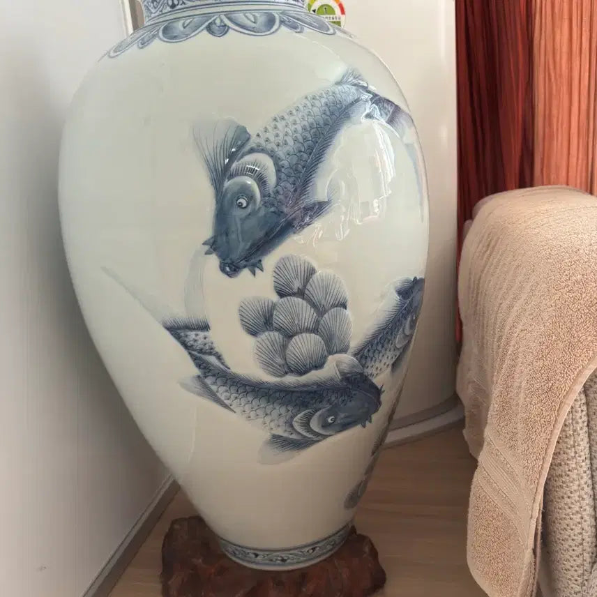 [BUNJANG] Jingdezhen Large Scale Celadon Porcelain Vase with Koi Fish Motif / 중국의 유명 도자기 도시인 &