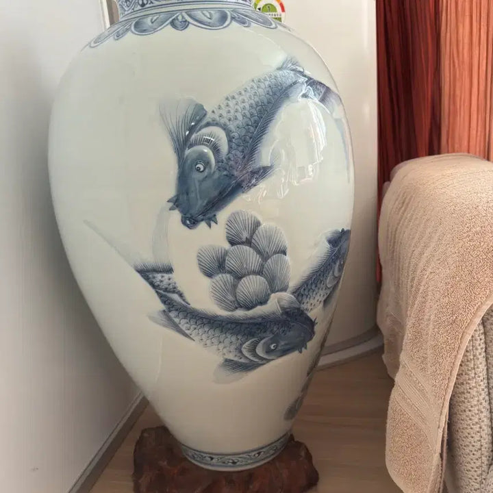 [BUNJANG] Jingdezhen Large Scale Celadon Porcelain Vase with Koi Fish Motif / 중국의 유명 도자기 도시인 &