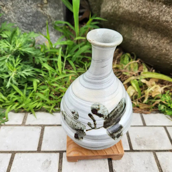 [BUNJANG] Buncheong Iron-Painted Three-Leaf Motif Vase / 분청 철화 삼엽문 주병