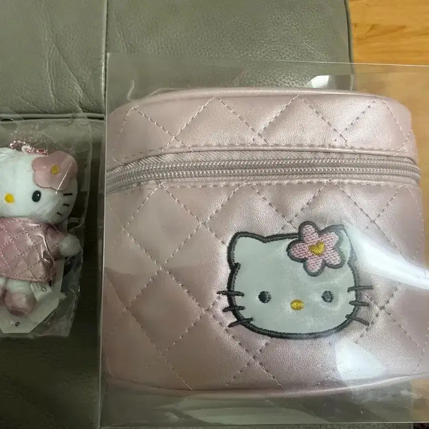 [BUNJANG] Hello Kitty Quilting Doll Pouch Bundle Set / 키티 퀄팅 인형.파우치(일괄판매)